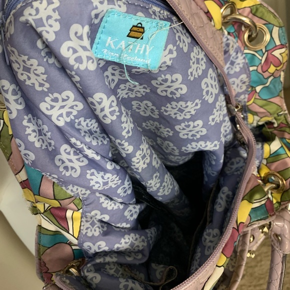 Kathy Van Zeeland women’s shoulder bag - Picture 3 of 3